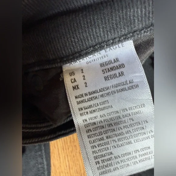 American Eagle Outfitters Dark Wash Jeans - Picture 4 of 4